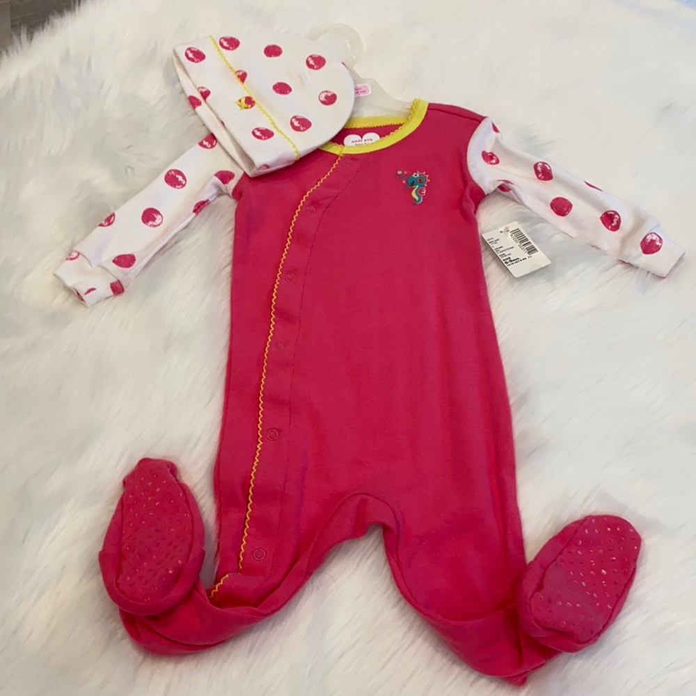 NWT Polka Dot Seahorse 6/9 2 piece Hat & Onesie Set